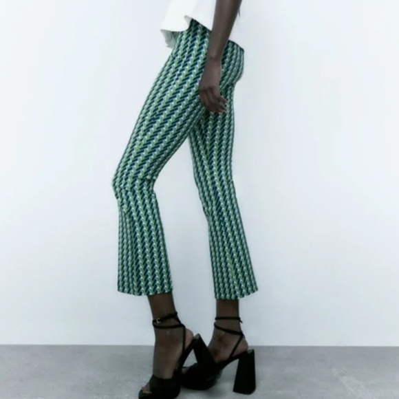 Zara Green Geometric High Waisted Mini Flare Leggings US XS, new, without tag - Picture 2 of 9